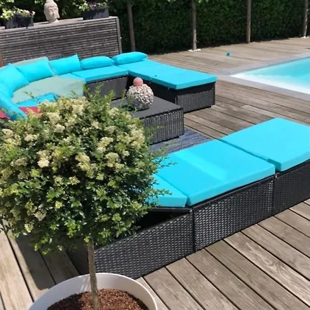 Tomorrowland With Pool Oda ve Kahvaltı Willebroek